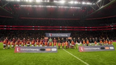 Galatasaraylı taraftarlar ayaklandı! Ma&ccedil; esnasında 'Y&ouml;netim istifa' sesleri