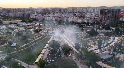 GastroANTEP’te kebap stantlarının önünde kuyruk oluştu, dumandan göz gözü görmedi