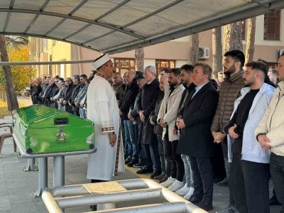 Gazeteci Çetinkaya’nın eşi Esra Çetinkaya son yolculuğuna uğurlandı
