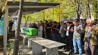 Gazeteci mezunu genç kız son yolculuğuna uğurlandı
