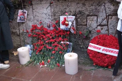 Gazeteci-Yazar Uğur Mumcu &ouml;l&uuml;m&uuml;n&uuml;n 33&rsquo;&uuml;nc&uuml; yılında anıldı
