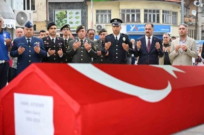 Gazi başkan son yolculuğuna askeri t&ouml;renle uğurlandı
