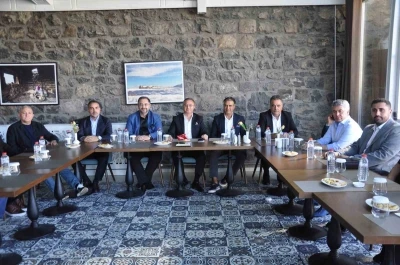 Gazi Kars Eğitim ve Kültür Vakfı yönetimi basınla buluştu
