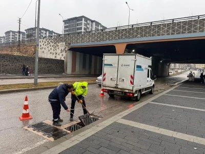 Gaziantep B&uuml;y&uuml;kşehir Belediyesi Sağanak Yağışta Teyakkuzda 811 Personel Sahada