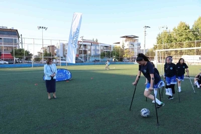 Gaziantep B&uuml;y&uuml;kşehir engelleri kaldırmaya devam ediyor
