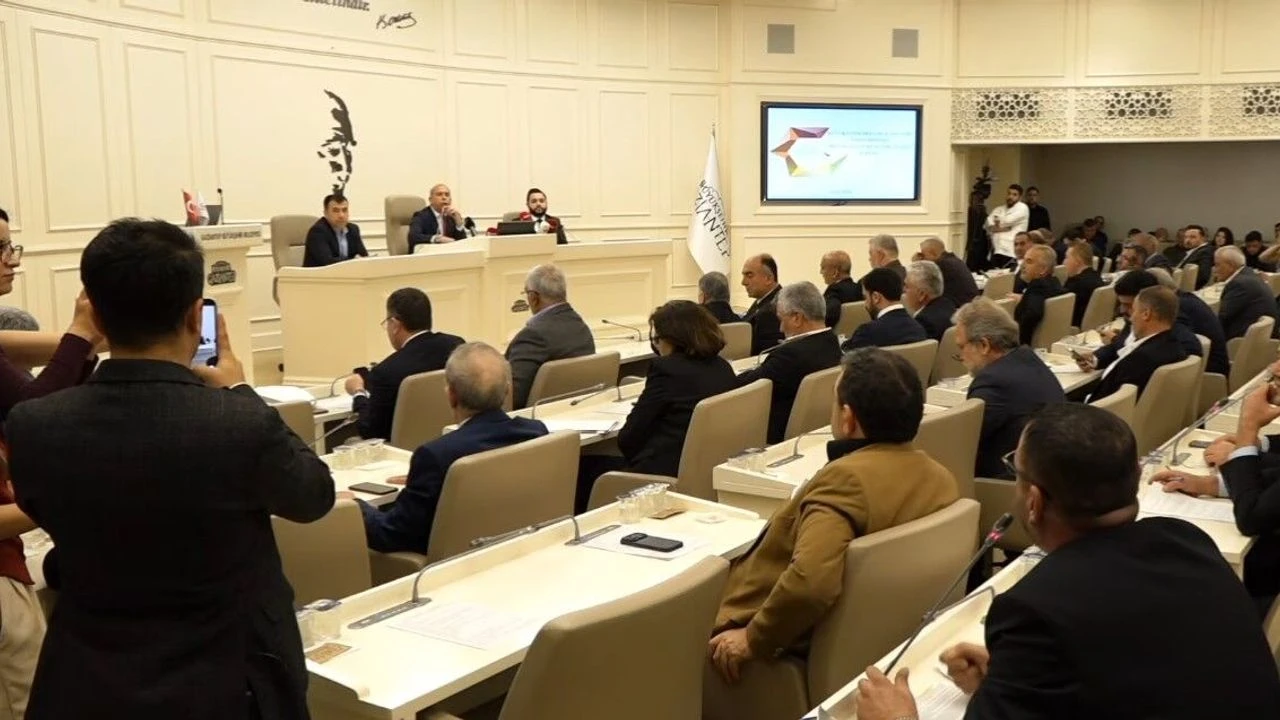 Gaziantep B&uuml;y&uuml;kşehir Meclisi&rsquo;nde &ldquo;Fahri Hemşehrilik&rdquo; Tartışması