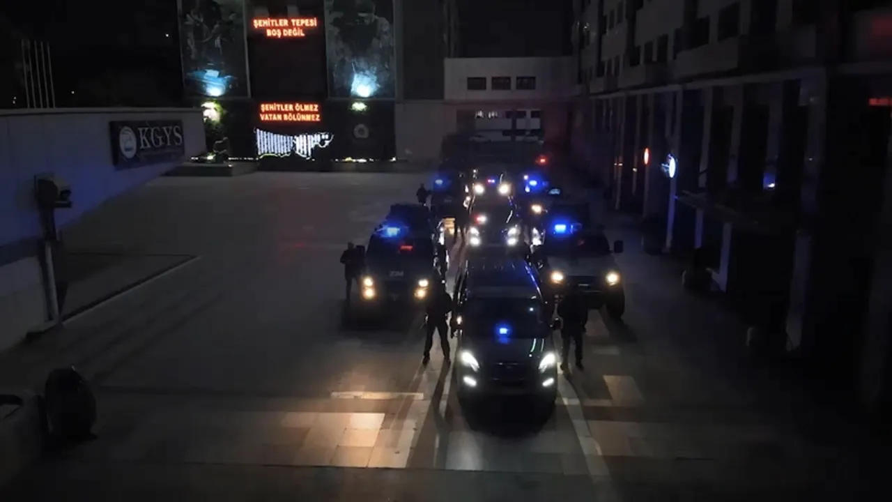 Gaziantep dahil 30 ilde FETÖ operasyonu: Çok sayıda şüpheli yakalandı