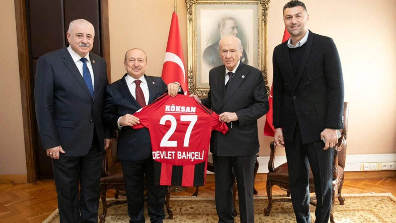 Gaziantep FK&rsquo;dan Bah&ccedil;eli&rsquo;ye Ziyaret, İmzalı Forma Hediye Edildi