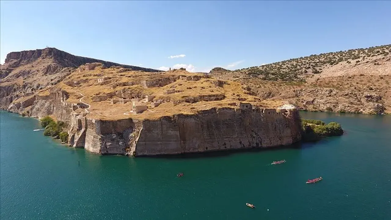 Gaziantep’in Saklı Hazinesi Rumkale, Doğal ve Tarihi Güzelliğiyle Büyülüyor