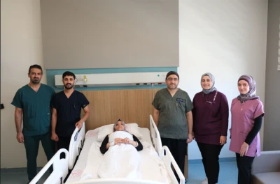 Gaziantep Şehir Hastanesi'nden &Ouml;nemli Başarı: 13 Yaşındaki Skolyoz Hastası Sağlığına Kavuştu