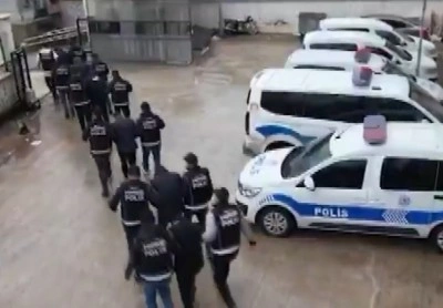 Gaziantep&rsquo;te 162 litre sıvı metamfetamin ele ge&ccedil;irildi: 6 g&ouml;zaltı