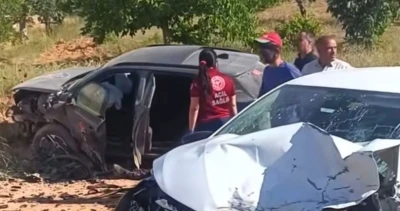 Gaziantep&rsquo;te 2 otomobil &ccedil;arpıştı: 5 yaralı
