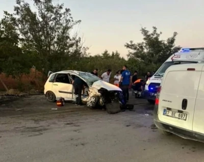 Gaziantep’te 2 otomobil kafa kafaya çarpıştı: 1 ölü, 3 yaralı
