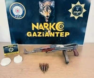 Gaziantep&rsquo;te 3 adet t&uuml;fek ile uyuşturucu madde ele ge&ccedil;irildi: 2 g&ouml;zaltı
