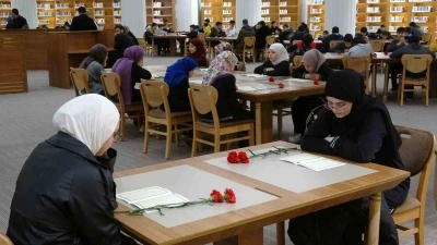 Gaziantep&rsquo;te 302 &ouml;ğrenci aynı anda Kuran-ı Kerim&rsquo;i hatim etti
