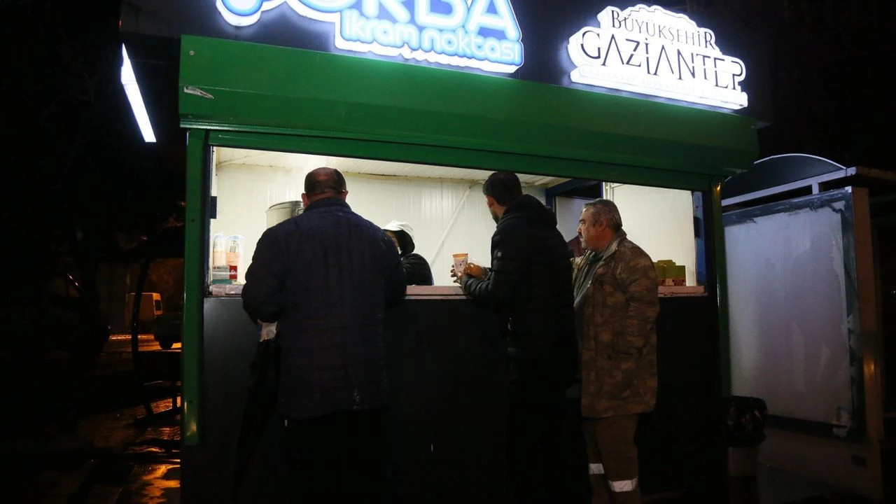 Gaziantep’te 40 Noktada 15 Bin Kişiye Çorba İkramı Yapılıyor