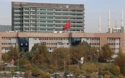 Gaziantep&rsquo;te 8 yıl &ouml;nce aracın i&ccedil;inde &ouml;ld&uuml;r&uuml;len 2 gencin davası sil baştan
