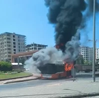 Gaziantep&rsquo;te Belediye Otob&uuml;s&uuml; Seyir Halindeyken Alev Aldı