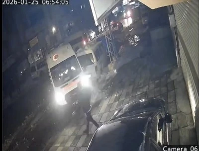 Gaziantep&rsquo;te buzlanma kazaya davetiye &ccedil;ıkardı: Ambulans da kazaya karıştı