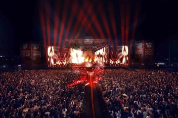 Gaziantep&rsquo;te Ceza ve megastar Tarkan r&uuml;zgarı esti
