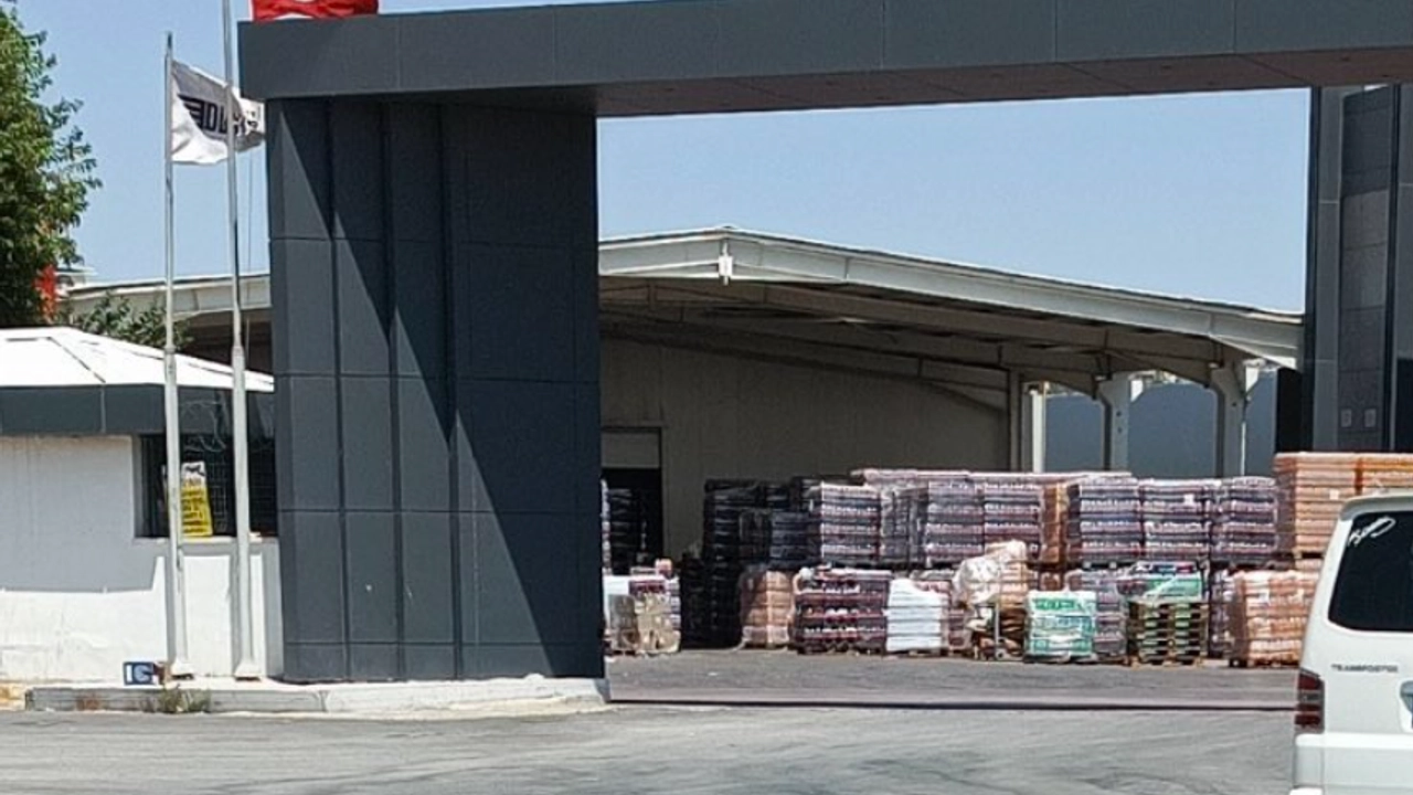 Gaziantep&rsquo;te cola deposu tepki topladı