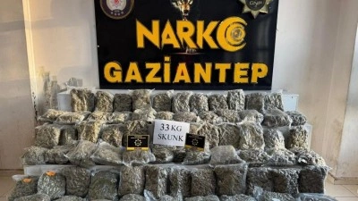 Gaziantep&rsquo;te dev uyuşturucu operasyonu: Tırın dorsesindeki zuladan kilolarca zehir &ccedil;ıktı!