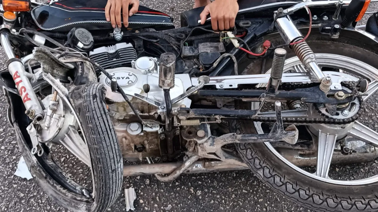 Gaziantep'te devrilen motosikletin s&uuml;r&uuml;c&uuml;s&uuml; yaralandı