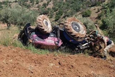 Gaziantep&rsquo;te devrilen trakt&ouml;r&uuml;n s&uuml;r&uuml;c&uuml;s&uuml; hayatını kaybetti
