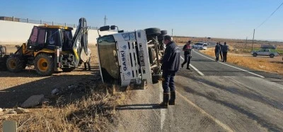Gaziantep'te devrilen yakıt tankerinin sürücüsü yaralandı: İtfaiye önlem aldı