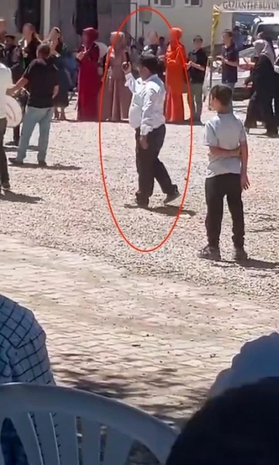 Gaziantep&rsquo;te d&uuml;ğ&uuml;nde havaya ateş a&ccedil;an mahalle muhtarı tepki topladı

