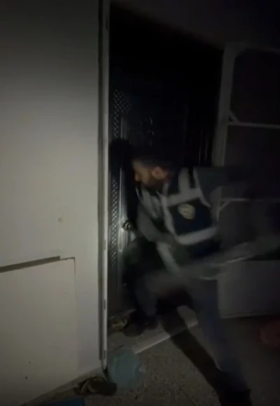 Gaziantep&rsquo;te evin bodrumundan 4 ruhsatsız silah &ccedil;ıktı
