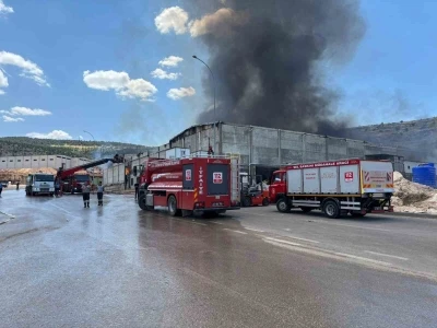 Gaziantep&rsquo;te fabrika yangını kontrol altına alındı
