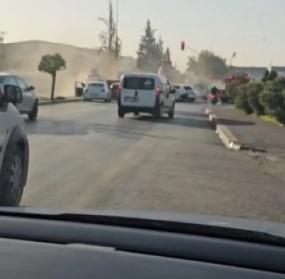 Gaziantep’te facianın eşiğinden dönüldü: Sürücüsü rahatsızlanan çekici, önündeki 6 aracı biçti
