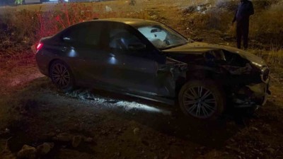 Gaziantep&rsquo;te gece yarısı Park halindeki ara&ccedil;ları bi&ccedil;ti, s&uuml;r&uuml;c&uuml; ka&ccedil;tı