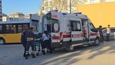 Gaziantep'te hafif ticari ara&ccedil; ile &ccedil;arpışan motosikletli yaralandı