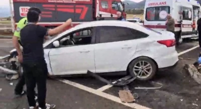 Gaziantep&rsquo;te iki otomobil &ccedil;arpıştı: 6 yaralı
