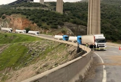 Gaziantep&rsquo;te iki tır kafa kafaya &ccedil;arpıştı: 1 &ouml;l&uuml;