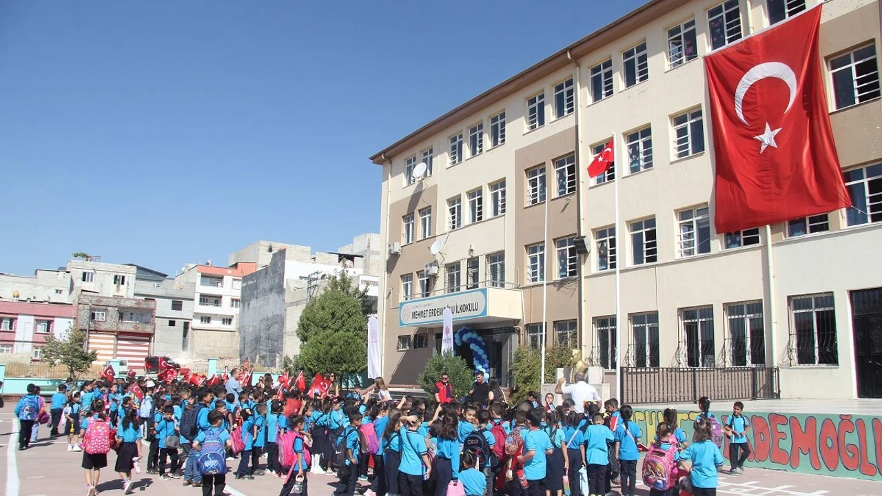 Gaziantep’te ilk ders zili çaldı! 705 bin öğrenci ders başı yaptı