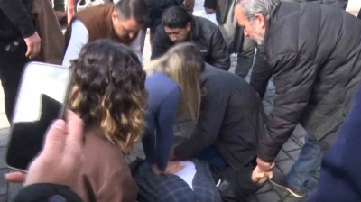 Gaziantep&rsquo;te kalbi duran yaşlı adama yoldan ge&ccedil;en vatandaşlar kalp masajı yaptı
