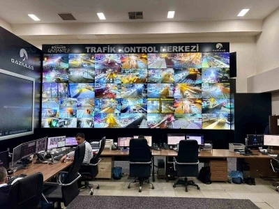 Gaziantep&rsquo;te karla m&uuml;cadele &ccedil;alışmaları Trafik Koordinasyon Merkezi&rsquo;nden y&ouml;netiliyor
