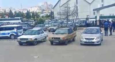 Gaziantep&rsquo;te mezarlıkta silahlı &ccedil;atışma: 2 kişinin yaralandığı panik anları kamerada