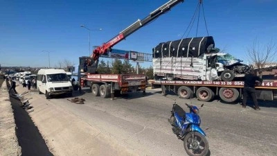 Gaziantep&rsquo;te minib&uuml;s ile kamyonet &ccedil;arpıştı: 4 yaralı