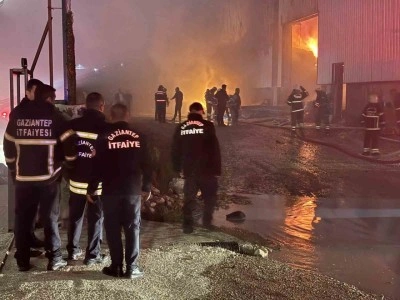Gaziantep&rsquo;te mobilya fabrikasında yangın