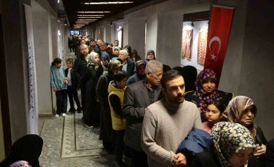Gaziantep&rsquo;te &rsquo;Mukaddes Emanetler Sergisi&rsquo;ne yoğun ilgi: Uzun kuyruklar oluştu
