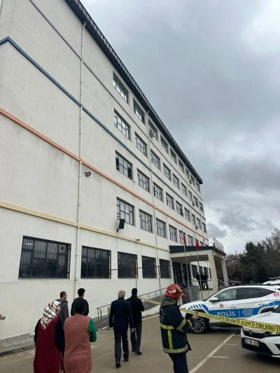 Gaziantep&rsquo;te Okul &Ccedil;atısında İntihar Girişimi