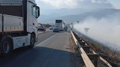 Gaziantep'te otoban kenarında yangın