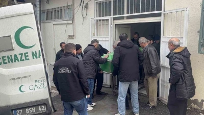 Gaziantep&rsquo;te otomobil tıra arkadan &ccedil;arptı: 3 kardeş hayatını kaybetti
