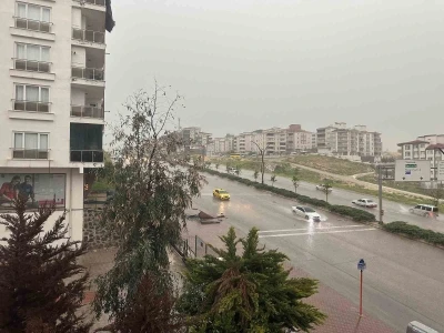 Gaziantep&rsquo;te sağanak yağış ve dolu hayatı fel&ccedil; etti
