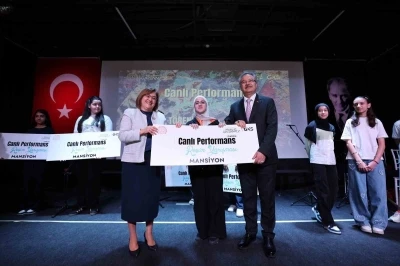 Gaziantep&rsquo;te sanatla y&uuml;kselen &ouml;ğrenciler &ouml;d&uuml;llendirildi
