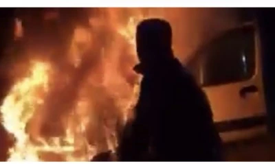 Gaziantep’te Seyir Halindeki Araç Alev Aldı, Gardiyan Dört Kişiyi Ölümden Kurtardı